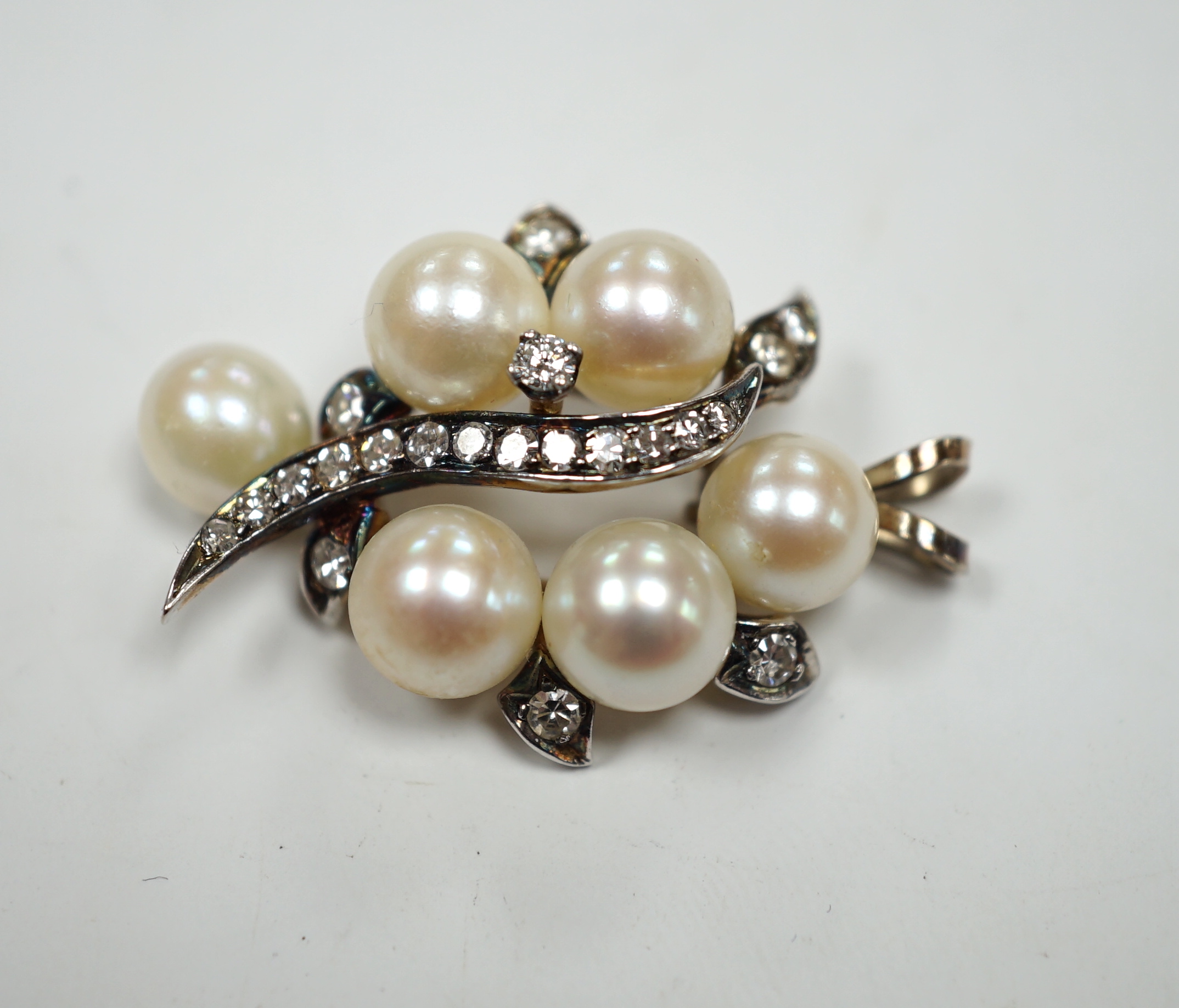 A yellow and white metal, cultured pearl and diamond cluster set spray pendant, 33mm, gross weight 6.1 grams.